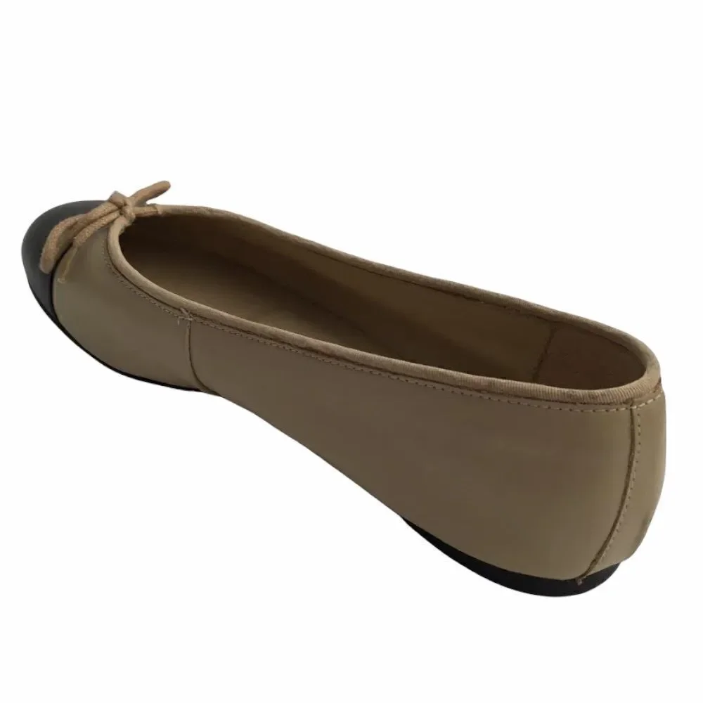 Tweeds Made in Brazil Two-Tone Ballerina with Front Bow Shoes in Size 7.5B